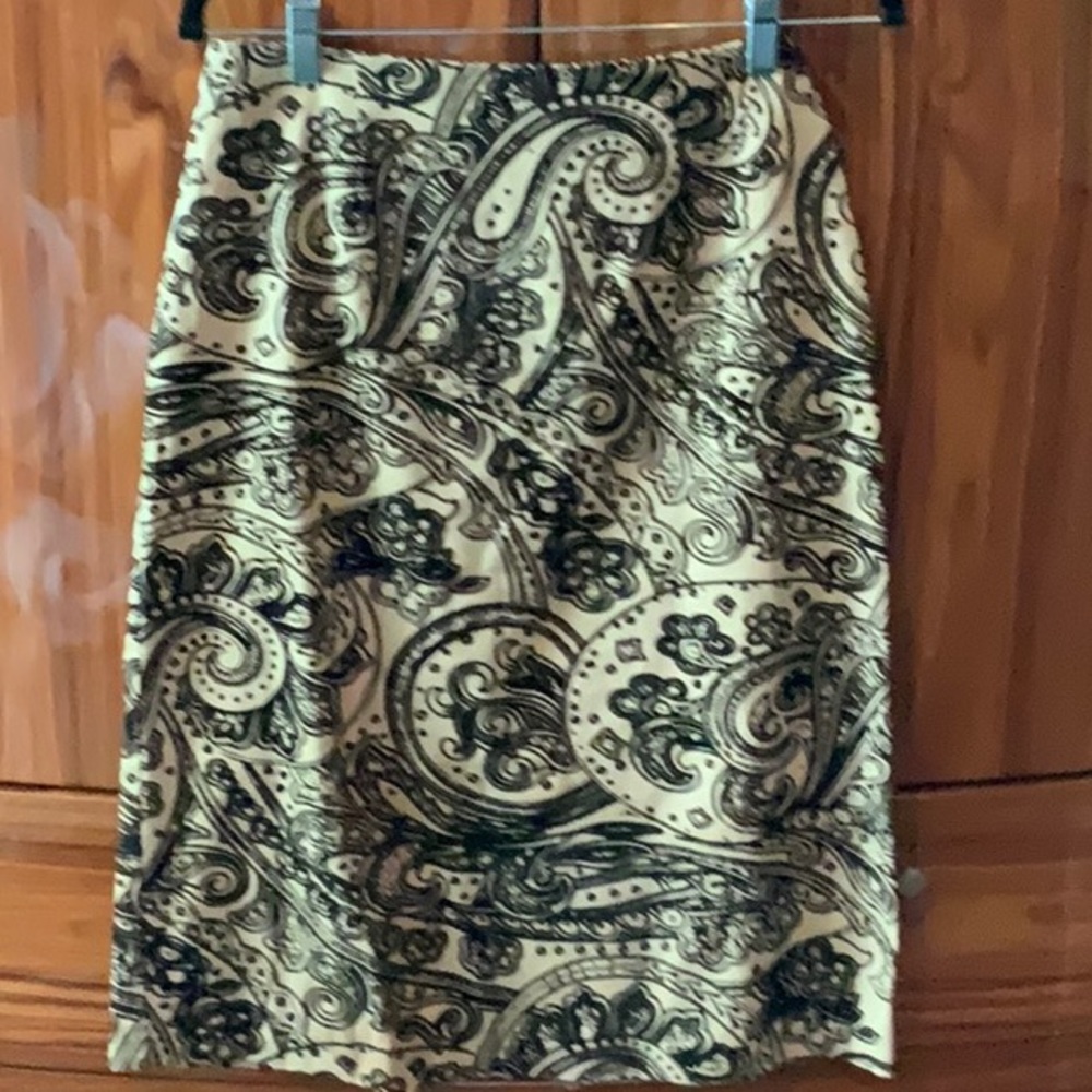 Harold’s Woman’s Skirt